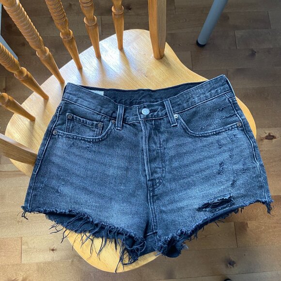 Levis 501 black jean shorts - Picture 2 of 2